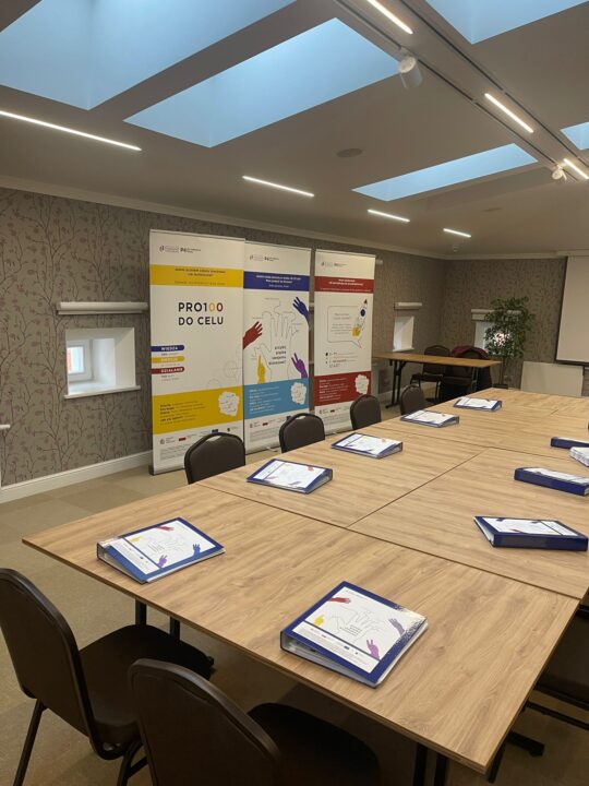 Galeria przedstawia zdjęcia wykonane przed i w trakcie szkolenia.