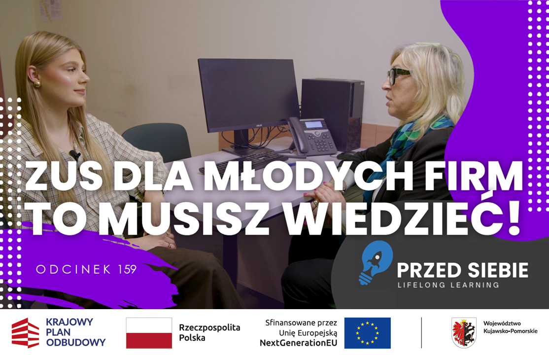 Grafika - miniatura filmu z kanału YouTube - z dużym napisem ZUS DLA MŁODYCH FIRM TO MUSISZ WIEDZIEĆ! oraz mniejszym dopiskiem ODCINEK 159. W tle zdjęcie dwóch kobiet rozmawiających przy biurku z monitorem i telefonem stacjonarnym. Po prawej stronie widoczne logo Przed Siebie Lifelong Learning. Na dole umieszczono paski z logotypami: Krajowy Plan Odbudowy, barwy Rzeczypospolitej Polskiej, informacja o sfinansowaniu przez Unię Europejską NextGenerationEU oraz herb Województwa Kujawsko-Pomorskiego. Całość utrzymana w fioletowo-białej kolorystyce z elementami graficznymi w kropki.