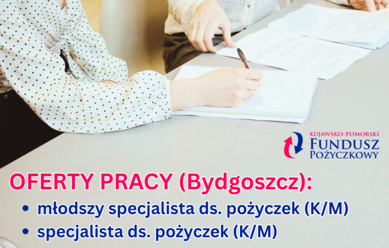 Grafika z ofertami pracy w Bydgoszczy od Kujawsko-Pomorskiego Funduszu Pożyczkowego. Zdjęcie przedstawia osoby pracujące przy dokumentach. Tekst na grafice: OFERTY PRACY (Bydgoszcz): młodszy specjalista ds. pożyczek (K/M), specjalista ds. pożyczek (K/M).