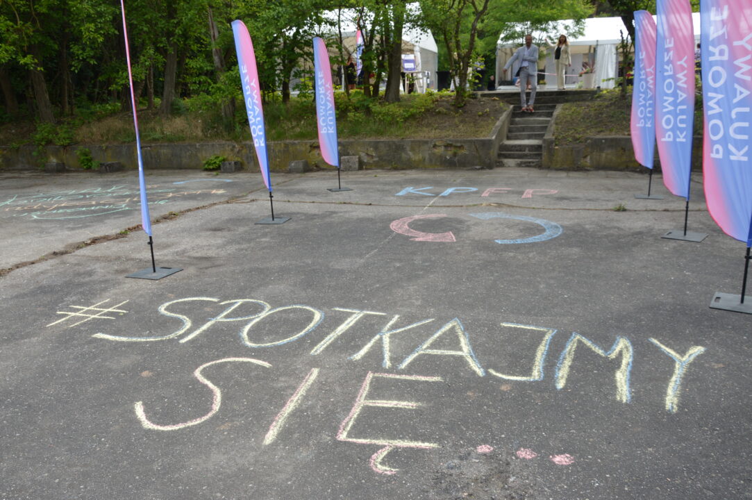 Dzień otwarty w KPFP - napis #Spotkajmy się"